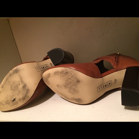 Round Toe, Stacked Heel, Leather Bootie - Picture 4 of 4